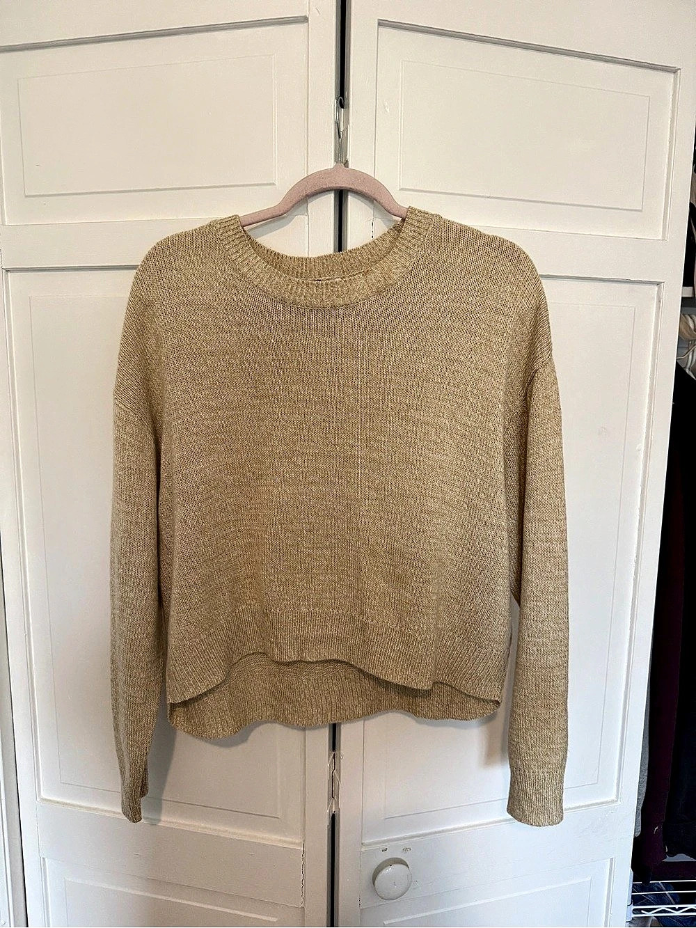 H&Medium Crew Neck Sweater in beige Size Medium Like New